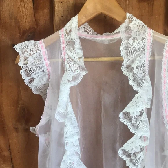 Vintage White Lace Ruffle Robe - Picture 2 of 7